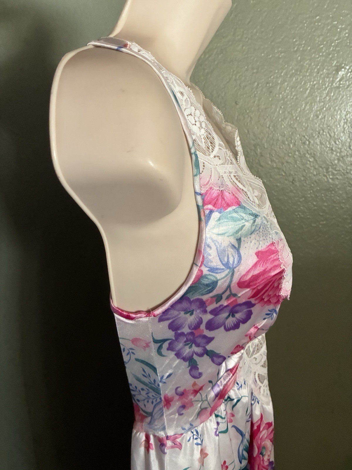 S OLGA NIGHTGOWN 92280 FLORAL STILL HAS TAGS!!