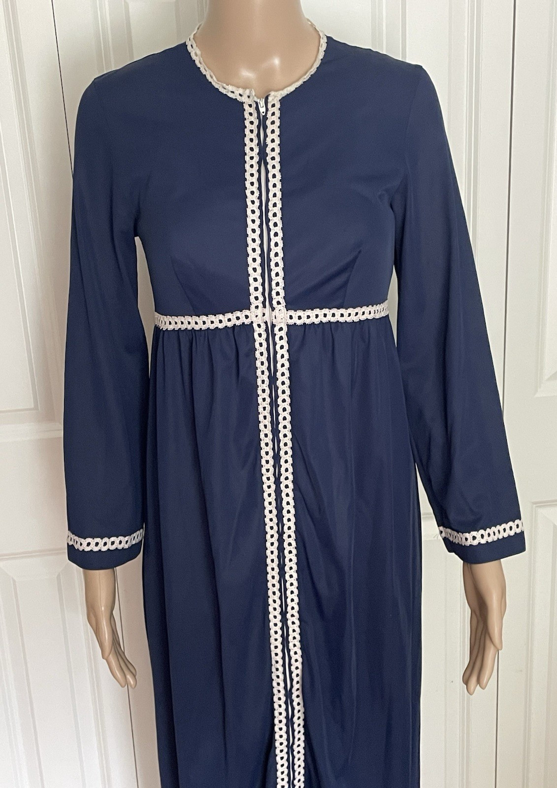 Vtg 70s Formfit Rogers Small 10-12 Blue Empire Waist White Trim Zip Sheer Robe