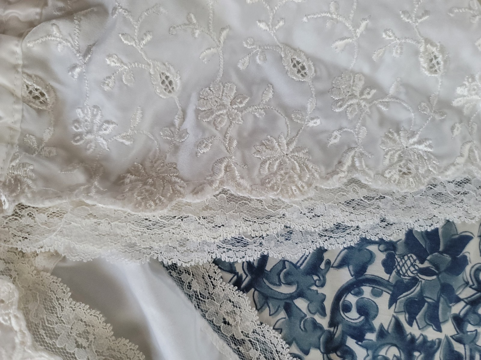 Barbizon boutique, white off-white satin nightgown size XL.