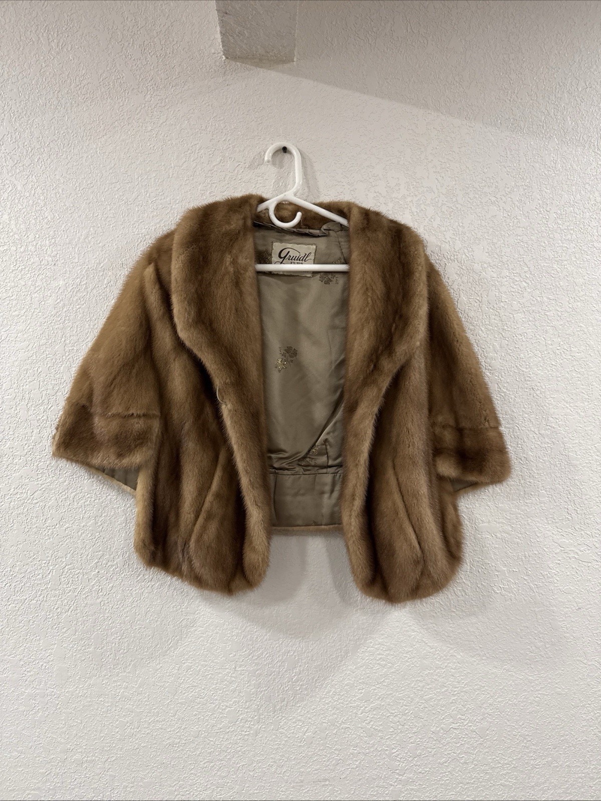 Gruidl Furs Minneapolis Women’s Fur Coat Short Sleeve , No Size EST Sm-med