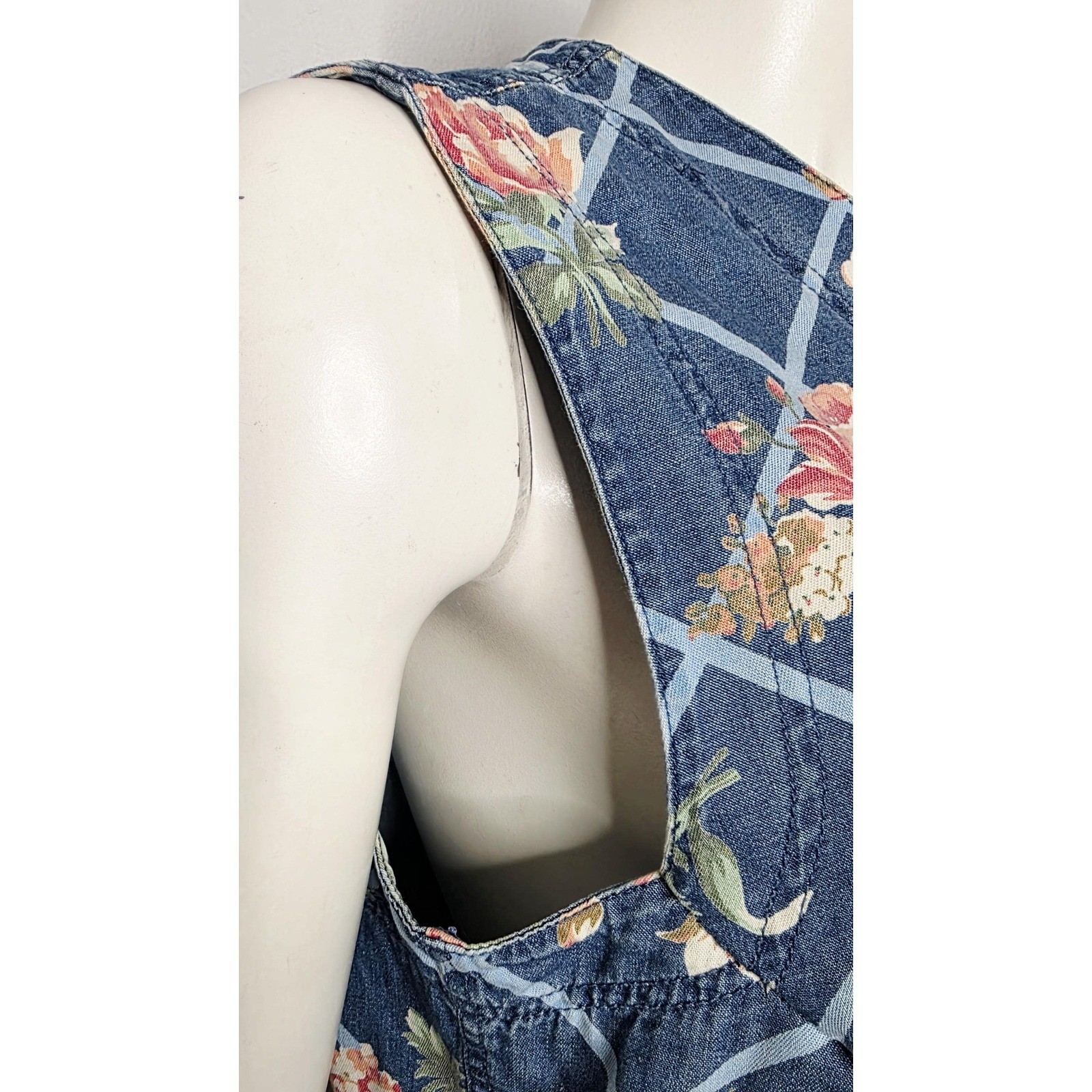 Vintage 1990s Cottagecore Denim Vest by Liz Claiborne (Lizwear)