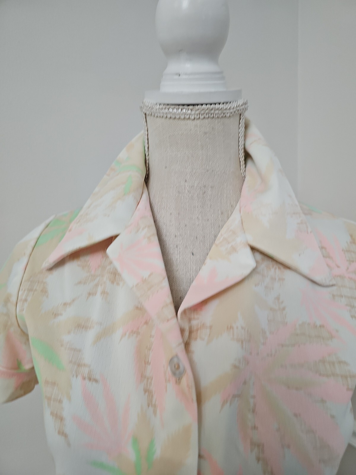 Vintage’70 Retro Hippie Mod Gogo Cannabis Patterns Top/Big Collar