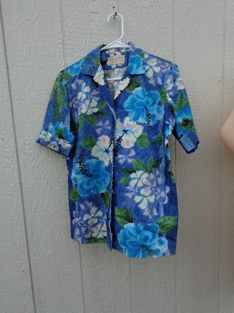 Vtg 1960s Hawaiian Shirt Ladies Cotton Blnd Knot Buttons Blues Greens Stan Hicks