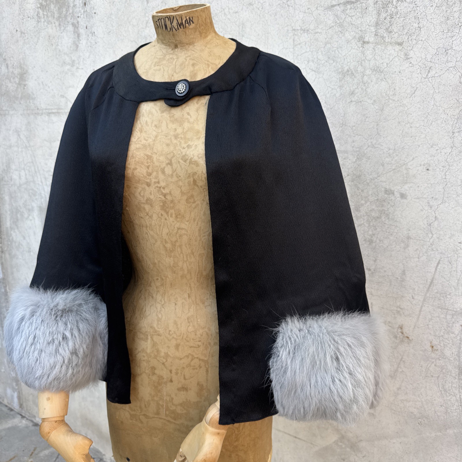 Vintage 1930s Black Silk & Grey Fur Capelet Keyhole Back Art Deco Dress Cape