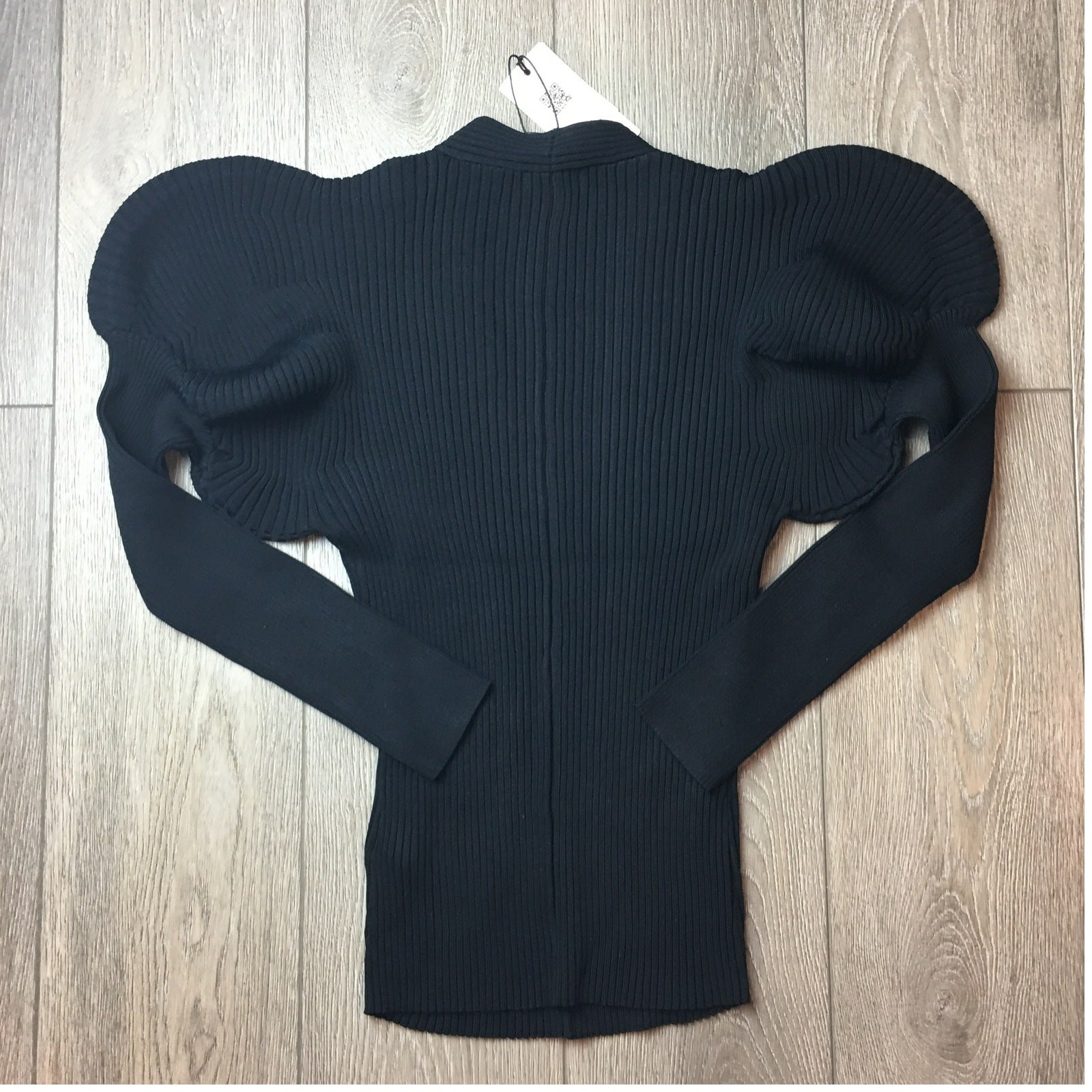 NWT ted baker rib detail knit top with extreme sleeves Size 4 Black