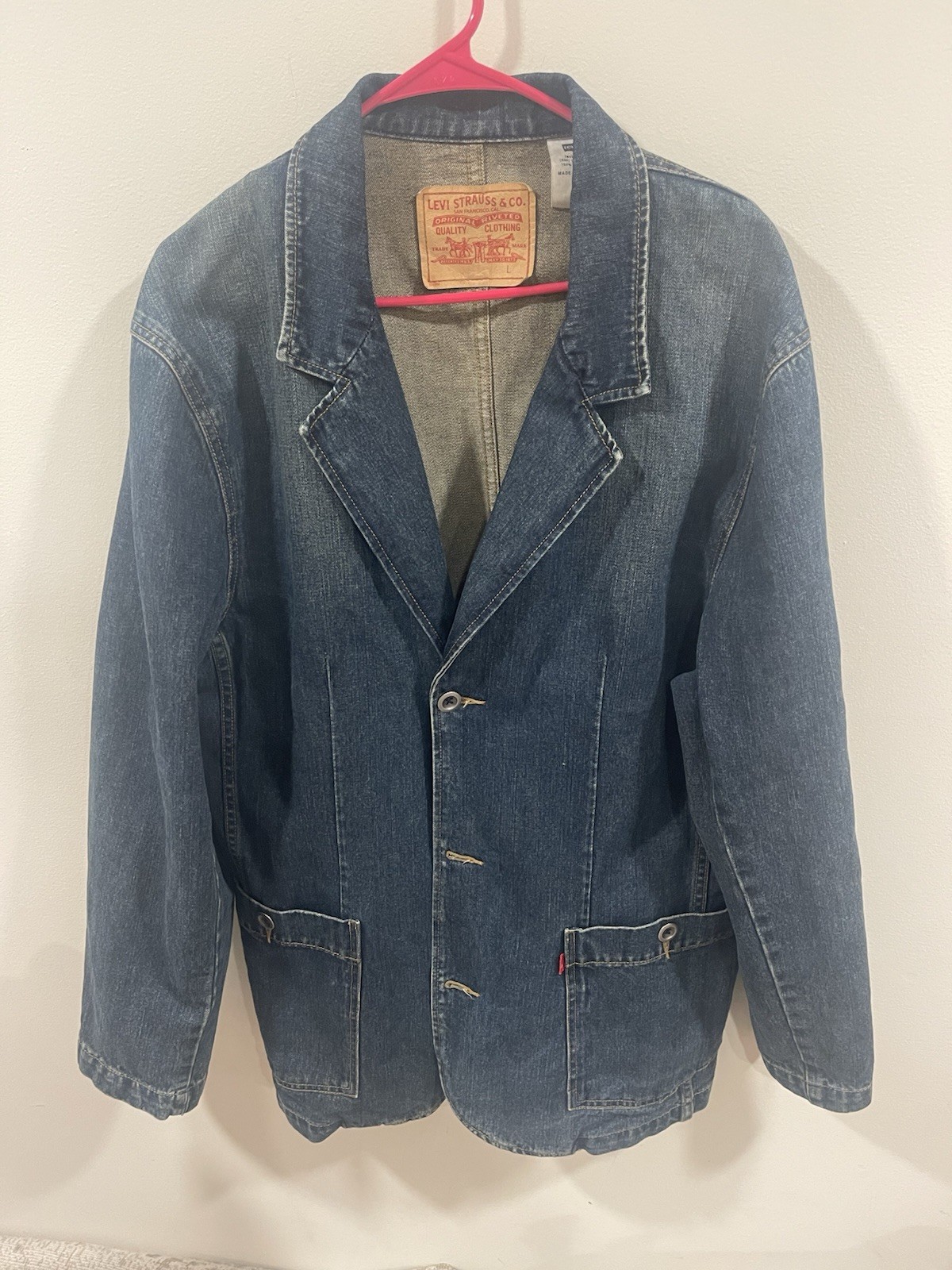 Vintage Levi’s Blue Lightweight Denim Shirt Jacket. Size Large Red Tab Barn Coat