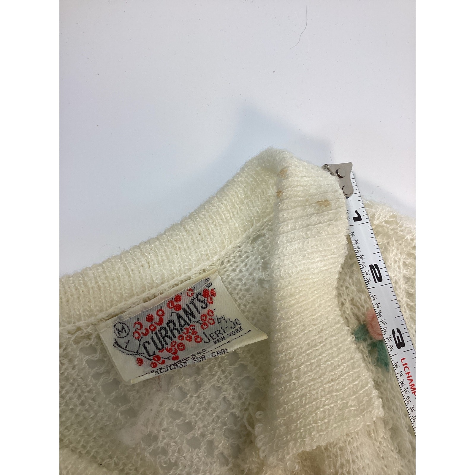 Vintage 70’s 80’s Women’s Girls Sweater Currants Acrylic M Lightweight Roses
