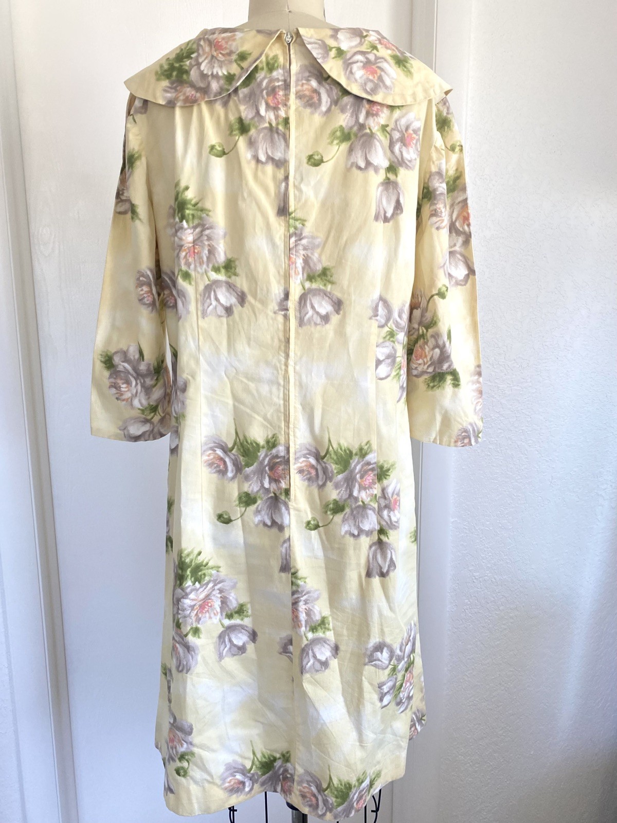 Vintage 1960’s Dress Shift Mod Floral Yellow Retro Housewife Short Sleeve M