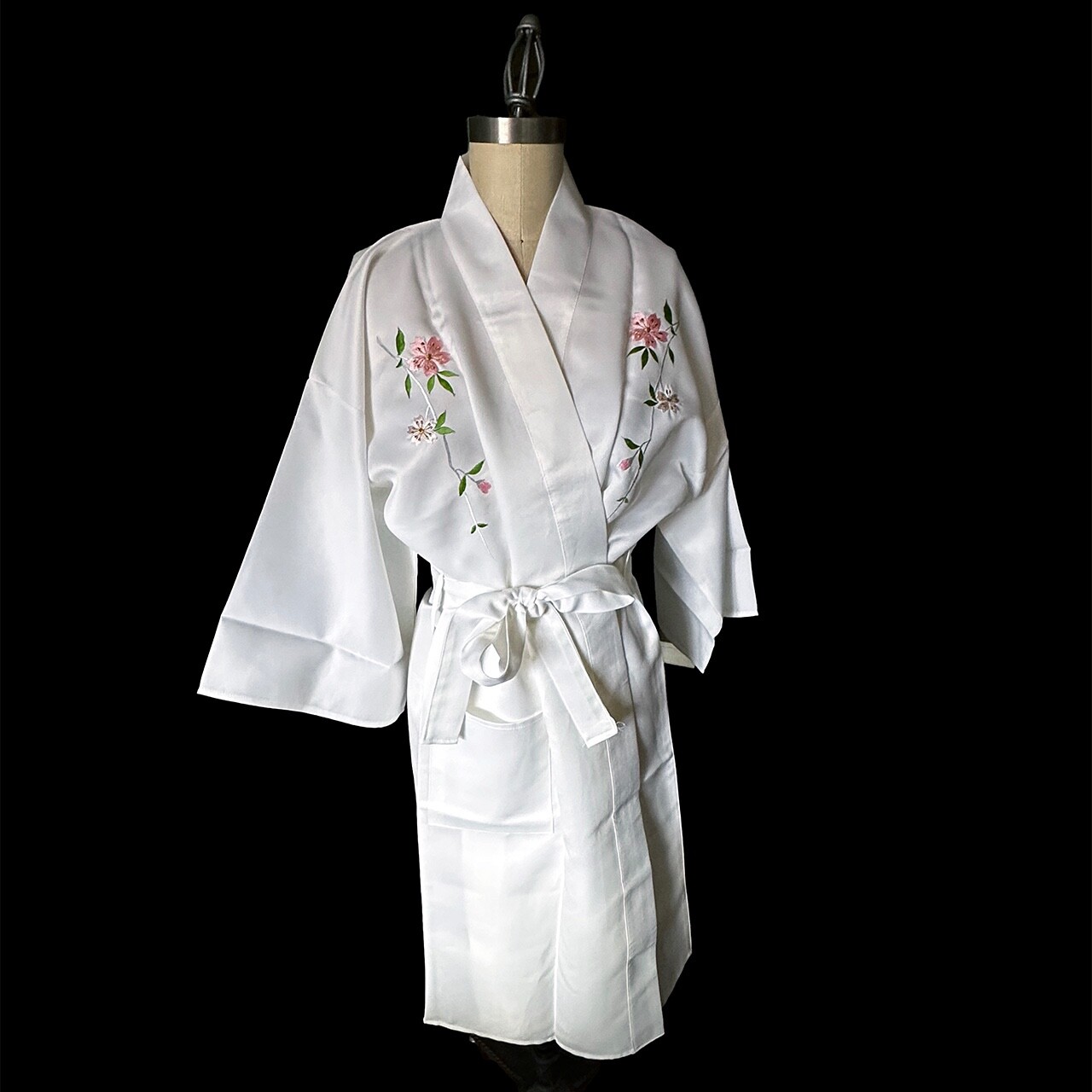 Vintage Ichiban White Silk Kimono Robe Japan embroidered cherry blossom pagoda