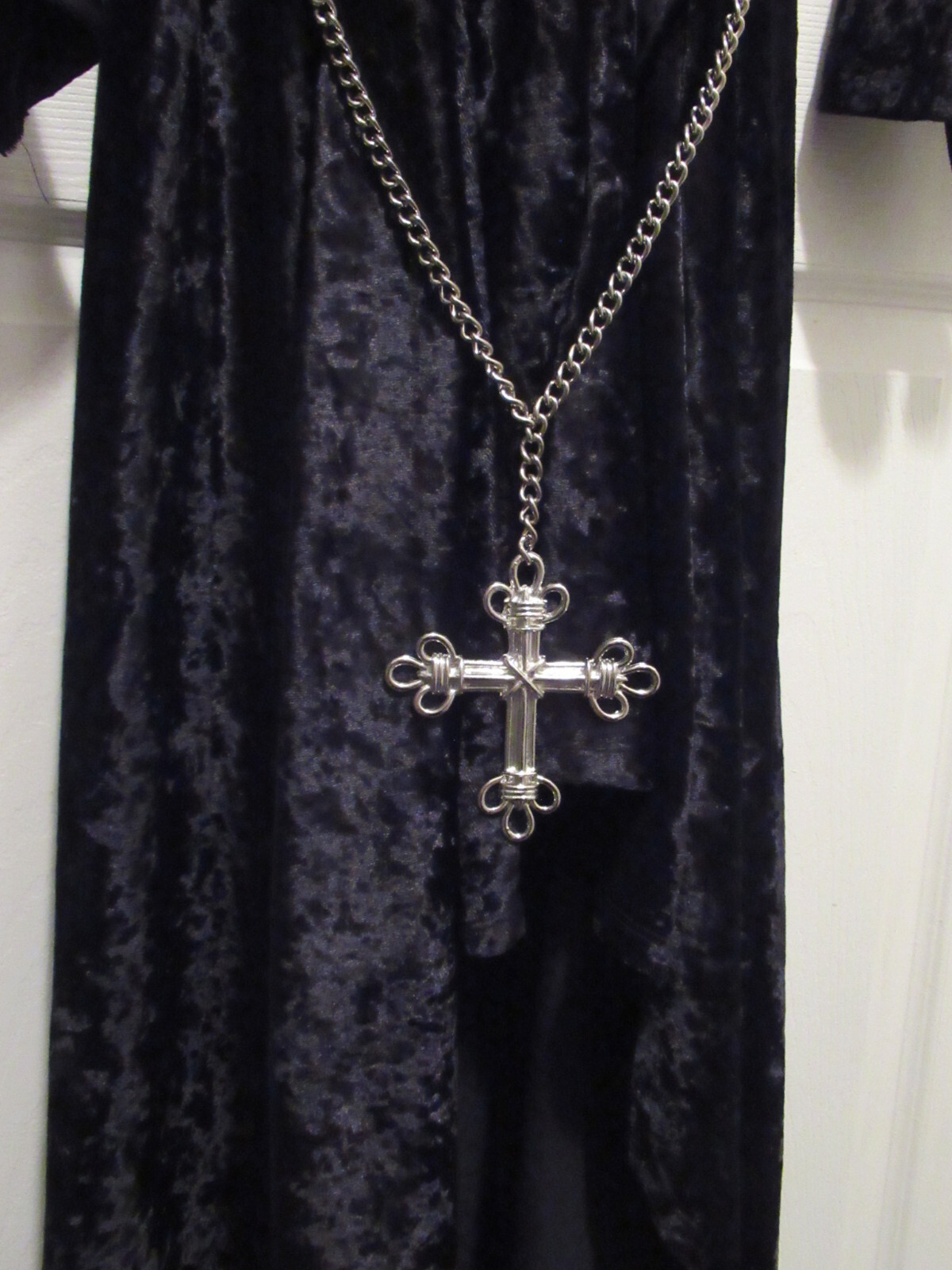 Vintage Crushed Velvet Goth Gown Bell Sleeves Dramatic Cross Chain Small EUC