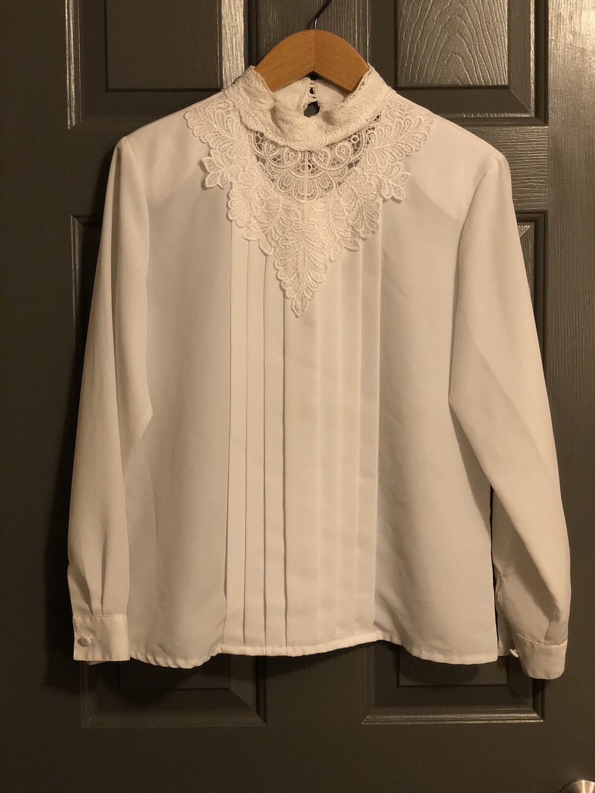Vintage 1990s Liz Baker Essentials Cream Off-White Pleated Lace Blouse