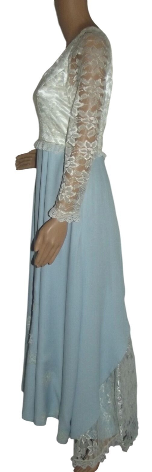 Vtg Blue & Ivory XS Lace Long Wedding Dress back buttons square neck hand made