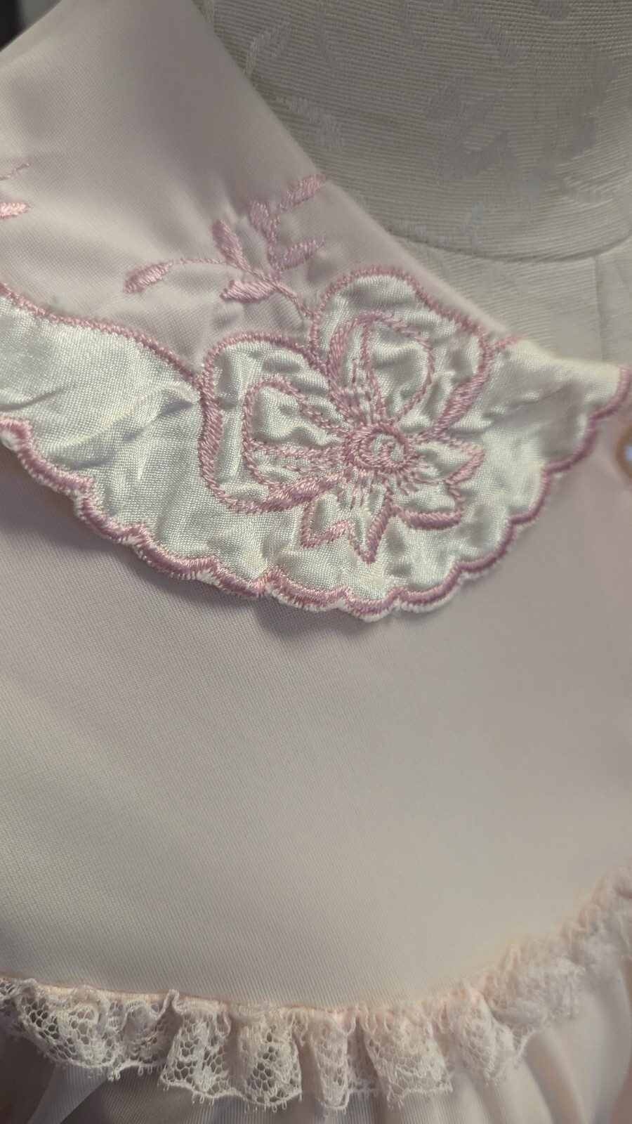 Vintage Deena of California M Peignoir Robe pink nylon Embroidered collar button