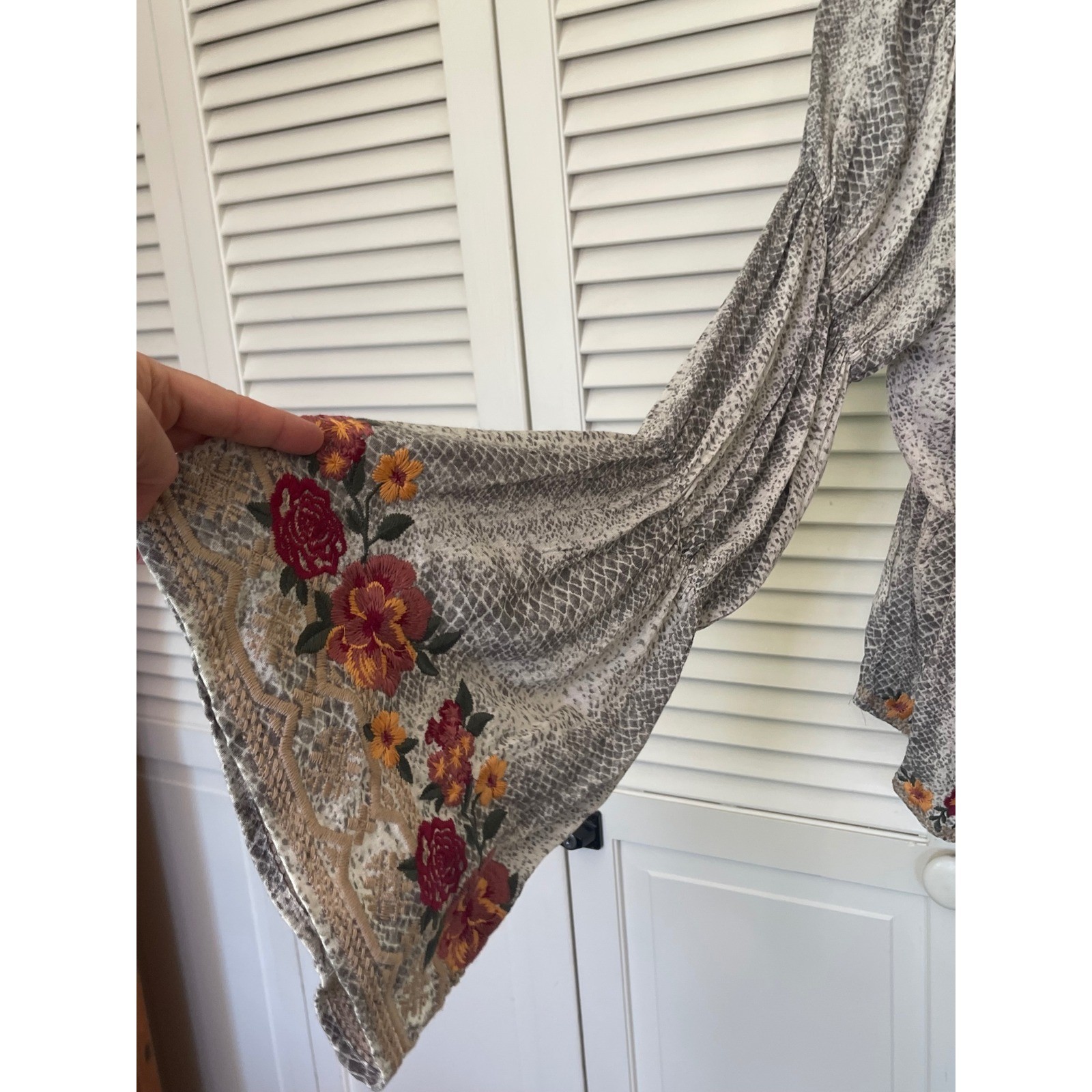 Savanna Jane Snake Print Embroidered Boho Top L