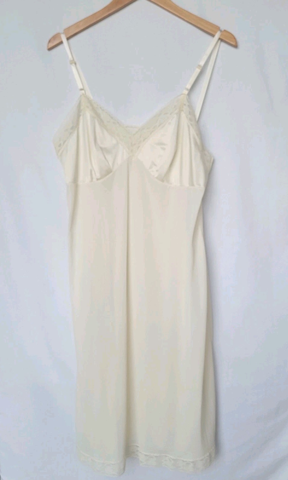 Vintage VANITY FAIR Nylon Slip Dress Style 10-103 Sz 38 22″/44 Cream Ivory Lace