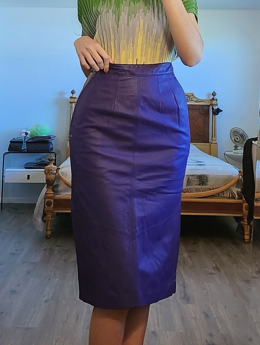 80’s Vintage Chia Women’s Purple Leather Skirt Size 6