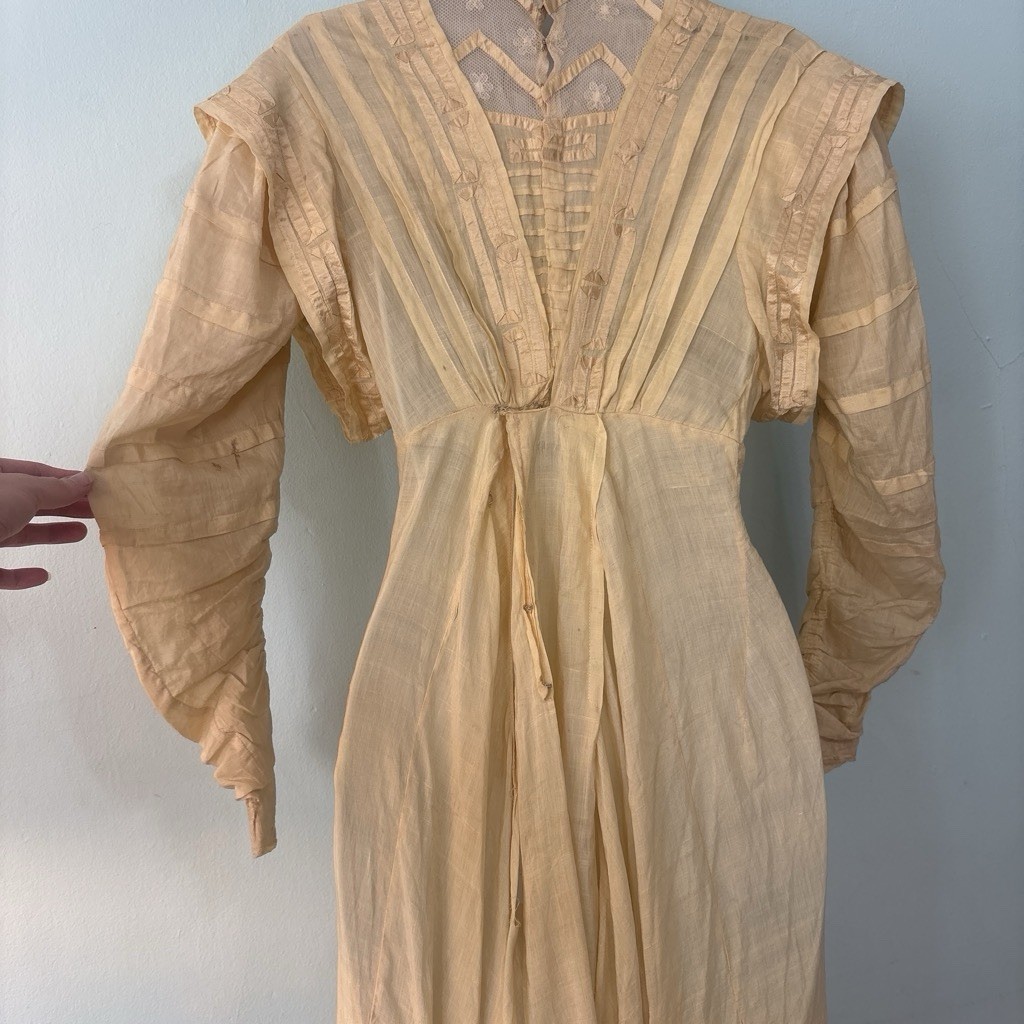 Antique Edwardian cream silk cotton lawn garden party wedding gown dress 1900s