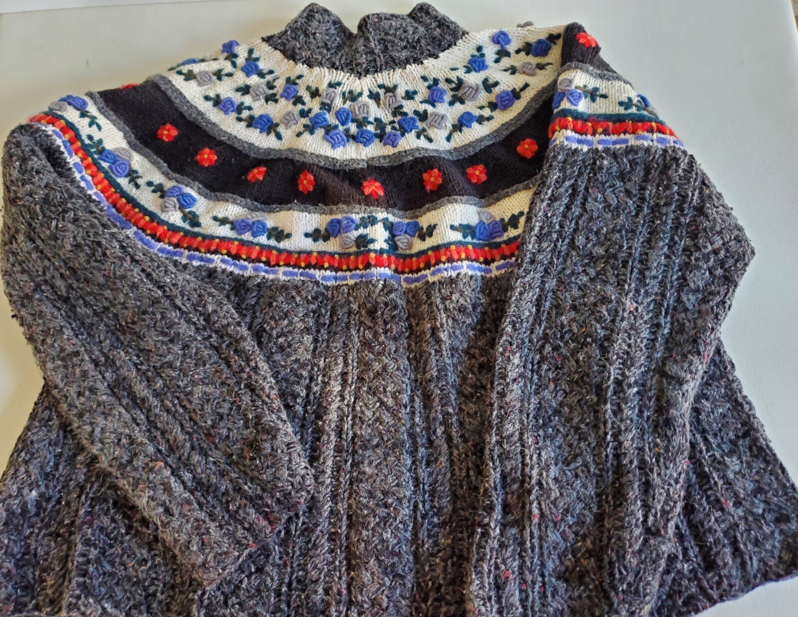 Vtg 90s RAISED FLORAL EURO LOOK SWEATER Grey SZ L Jennifer Reed COTTAGECORE Crop