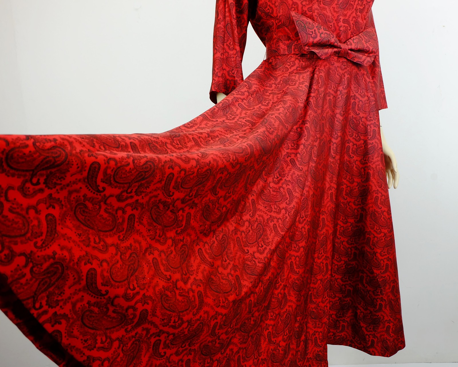 Gorgeous true vintage 1950s dress paisley pattern size 40/42