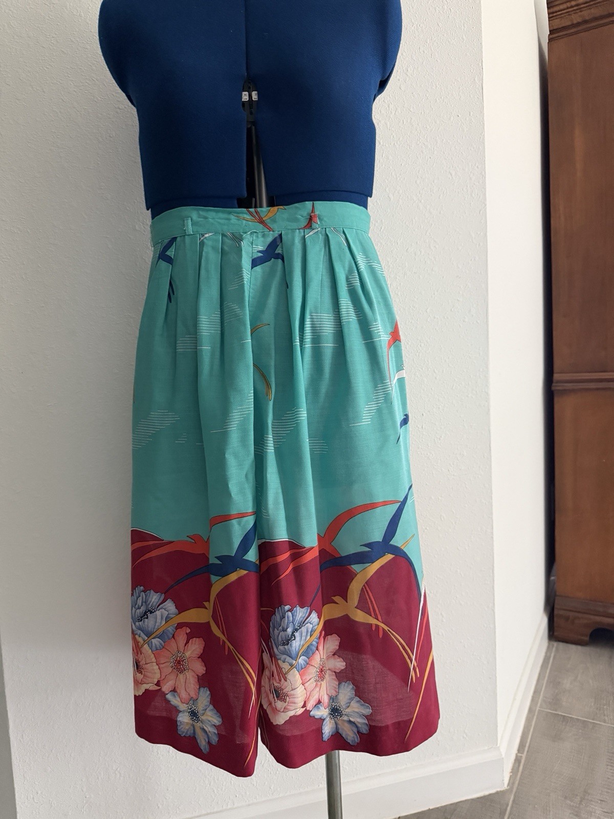 Vtg 70’s Women’s High waist Skirt Size 28 Waist Small Birds Flowers Hippie Boho