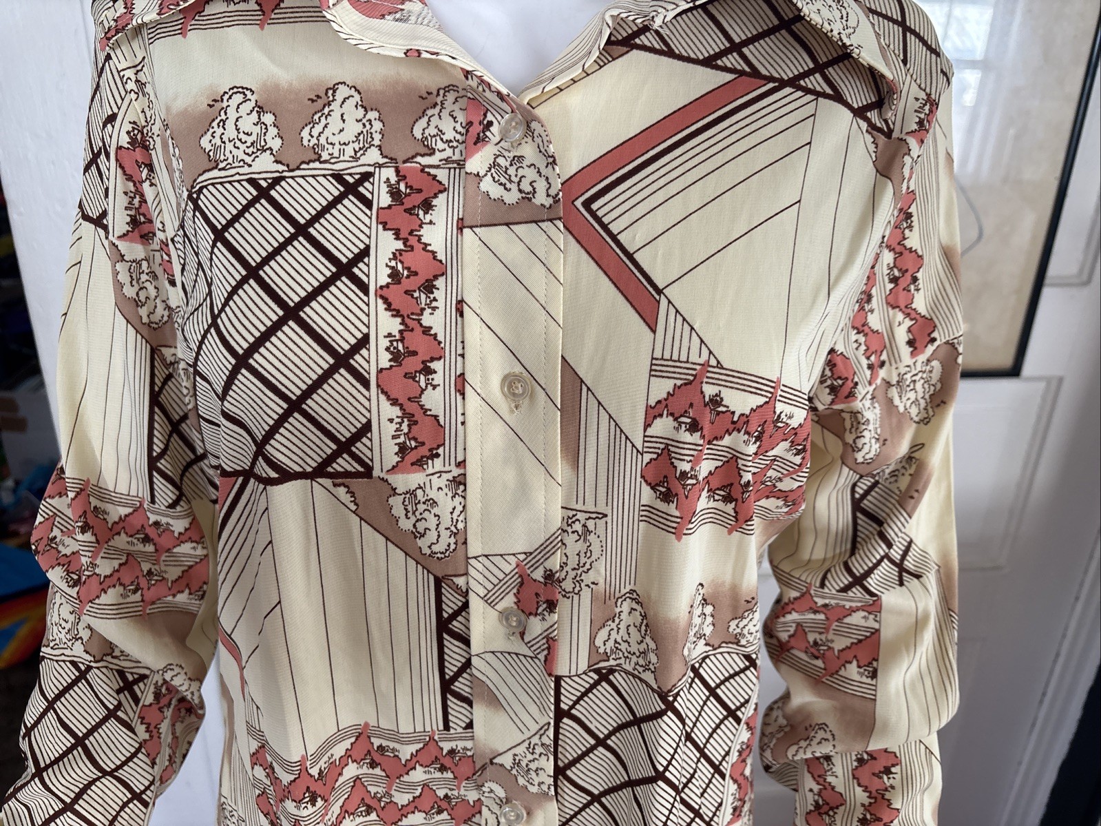 VTG 70s Women’s Disco Graphic Button Up Brown Pink LADY ARROW Dagger Collar