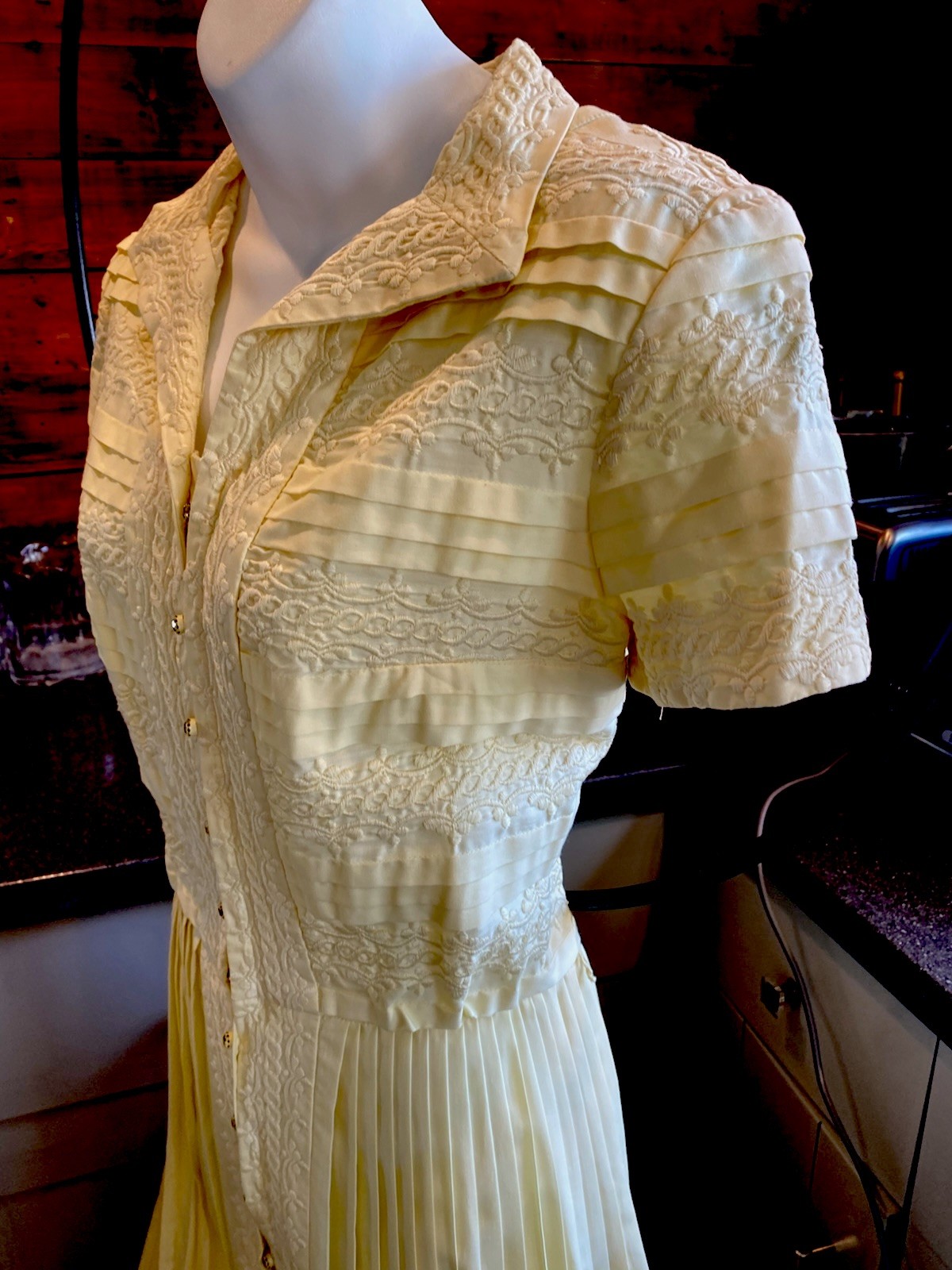 VTG Cotton 50’s Women’s Button front lace detail Yellow Carlye Dress Pleated S/M