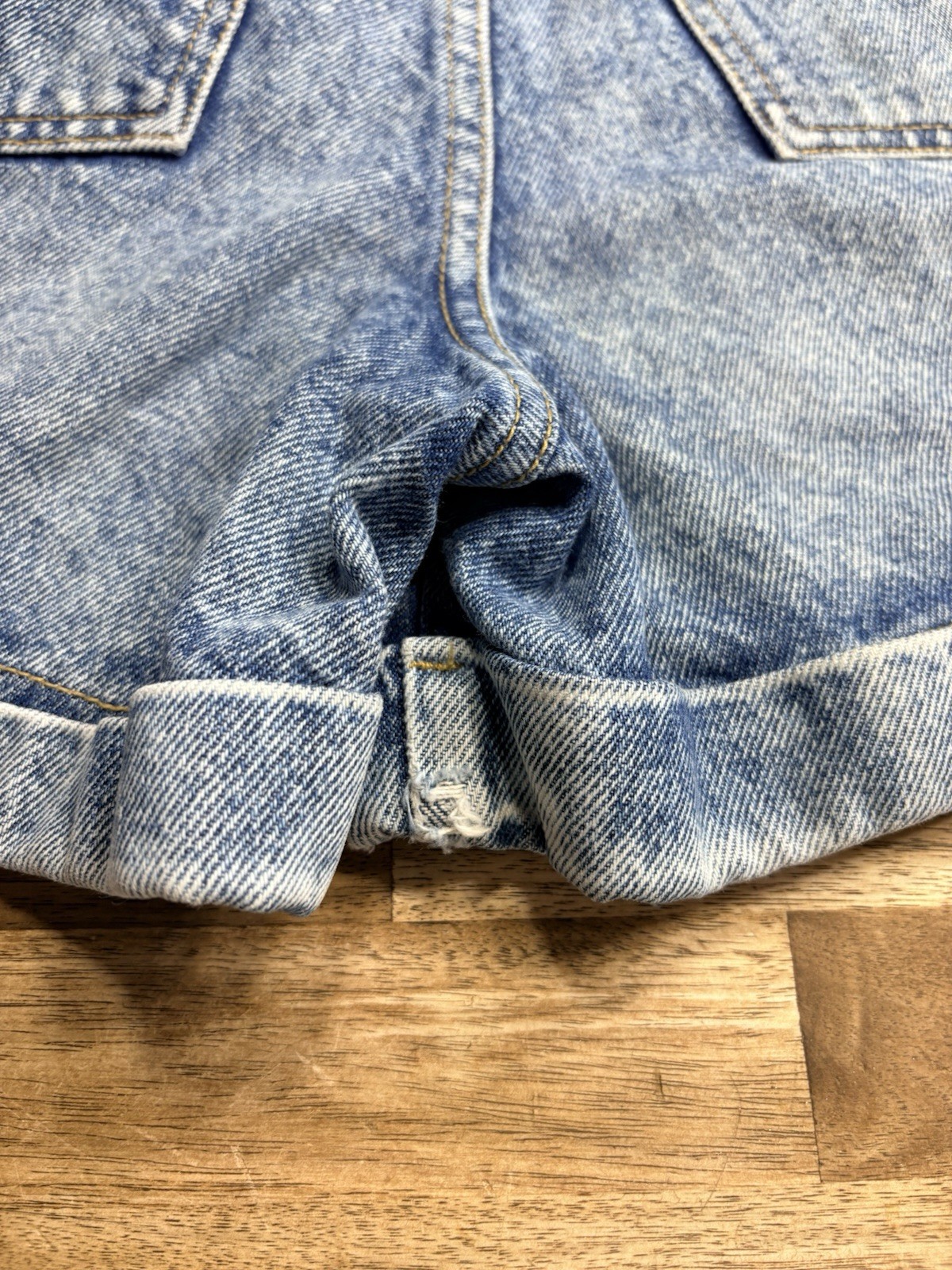 Vintage 80s 90s Women’s High Waisted Denim Light Wash Cuff Shorts Retro Size 9