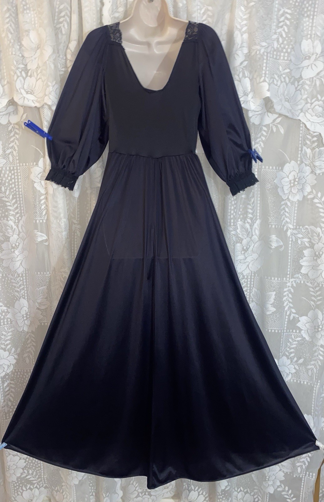 VTG 1X TALL 59″ Black Lady Cameo Nylon Nightgown w Princess Sleeves Olga esque