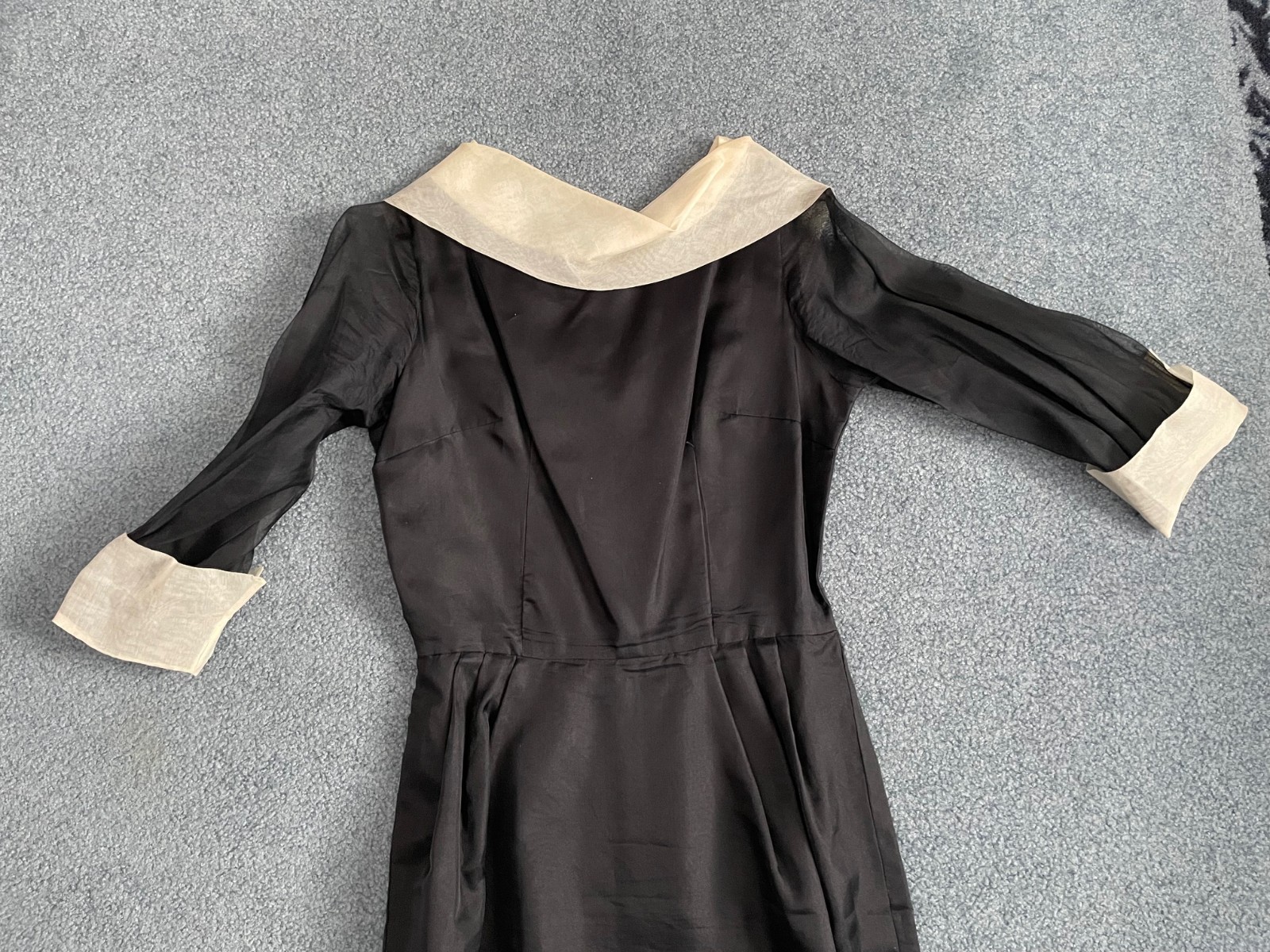 Vintage 1940’s HARCO Black Dress with White Contrast Collar, Front Metal Zipper