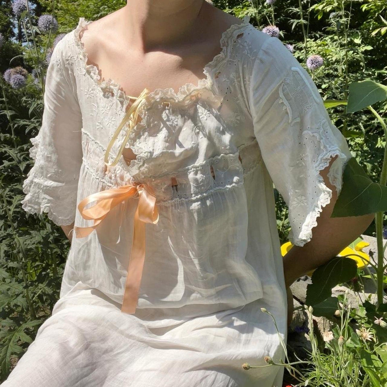 Antique Victorian French Linen Floral Embroidery Lace Ribbon „M” Nightgown XS/S