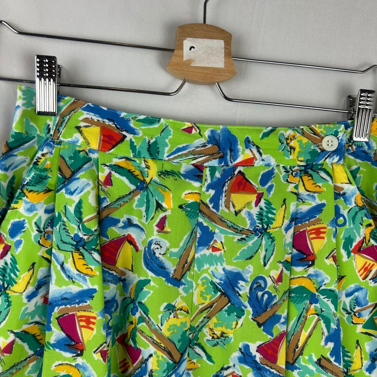 Vintage Jantzen Classics Tropical Island Print Shorts Green 90s High Waist 4