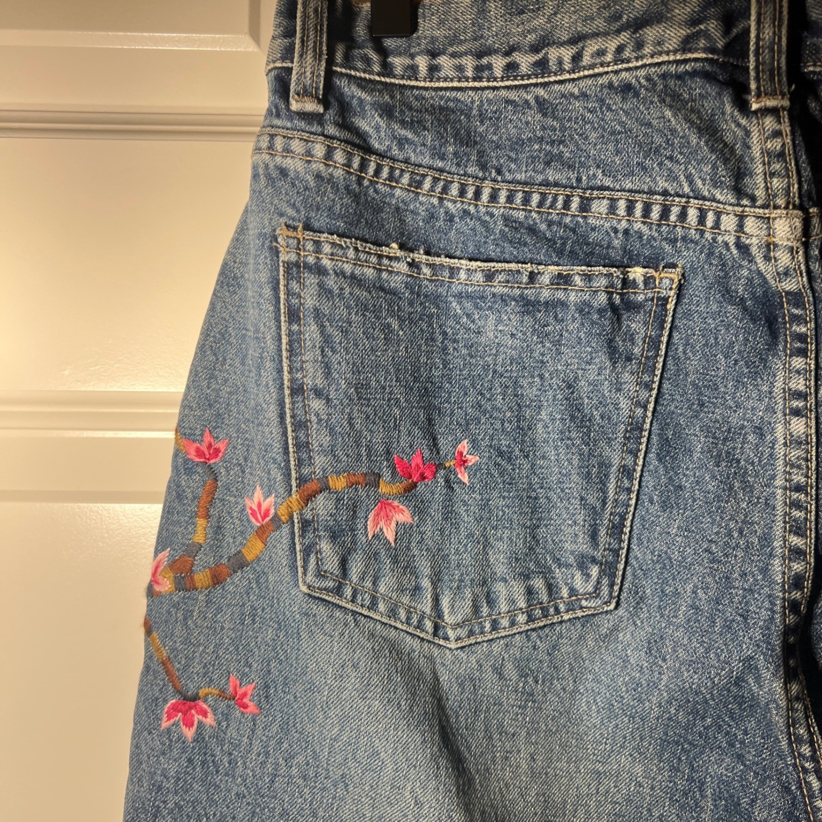 Gap Vintage 1999 Bootcut Jeans in Medium Wash, Floral Embroidered, 90s Y2K, NWT