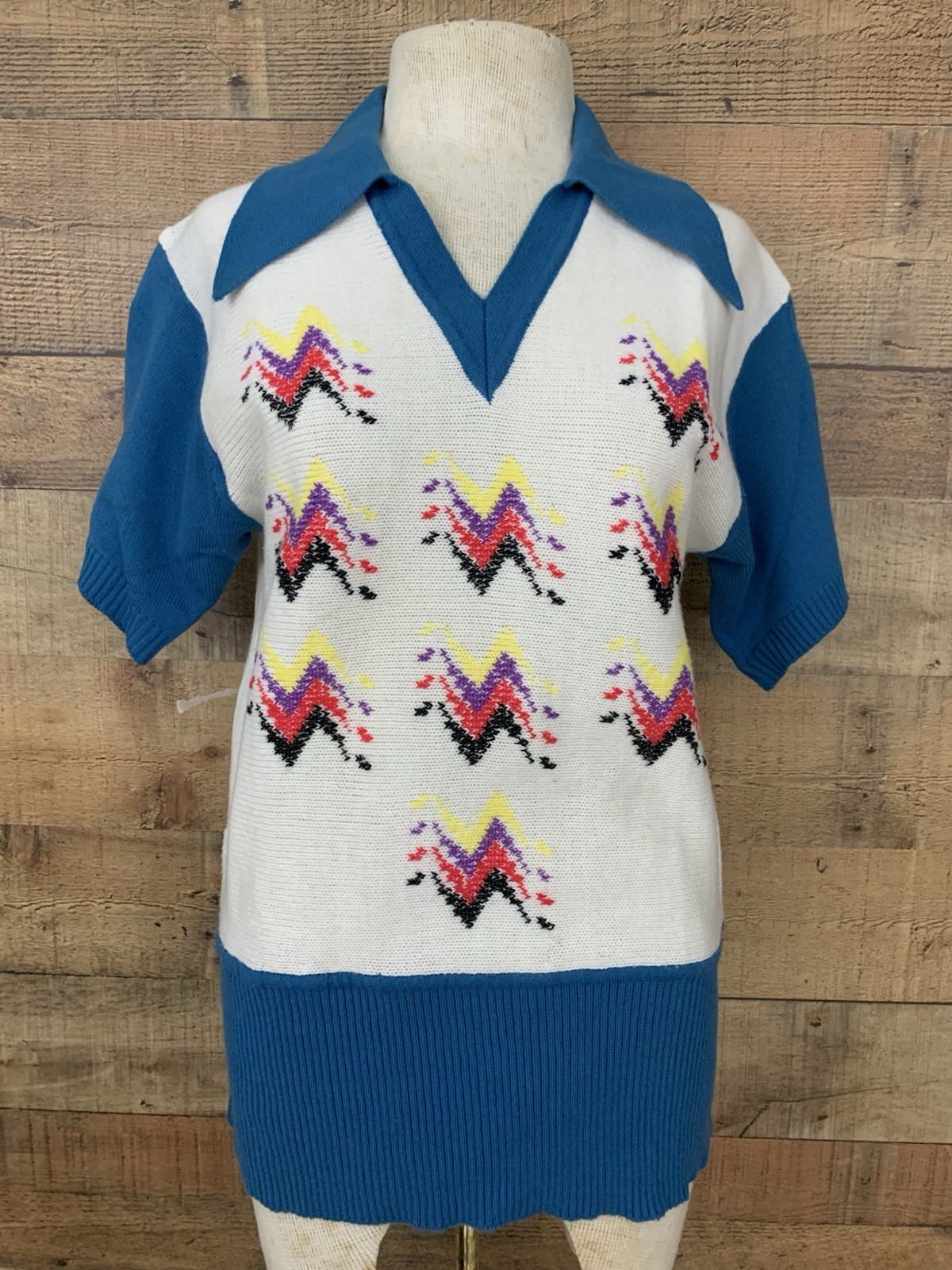 Vintage 1970s Groovy Pointy Collar Knit Sweater Size Medium Hippie