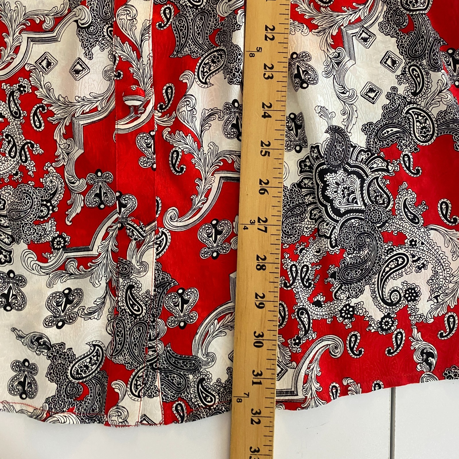Diane Freis Silk Vintage Blouse Size L/XL Red White Black Paisley Button Up