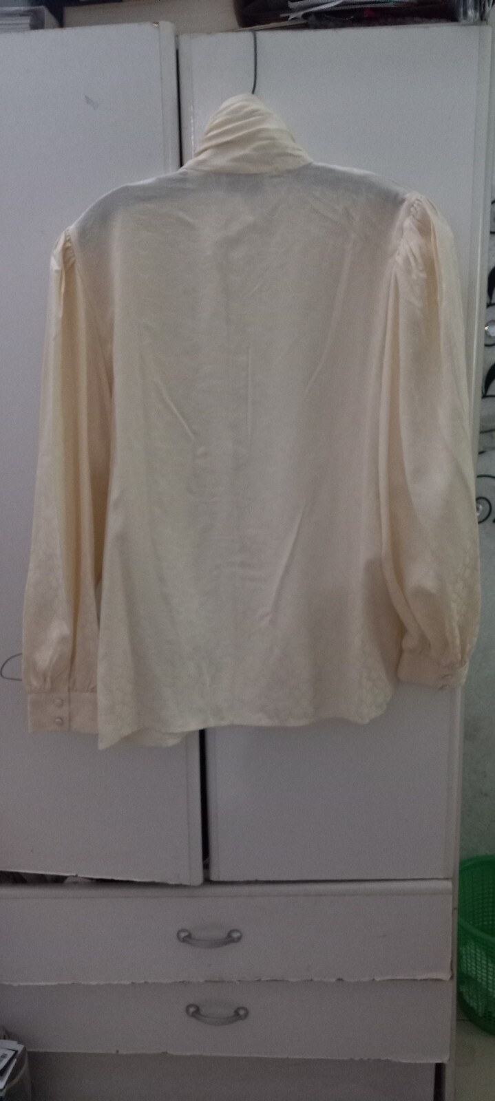 NWOT Vintage 100% Silk Blouse 14 Long Sleeves Top Button Up Down Cream Ivory
