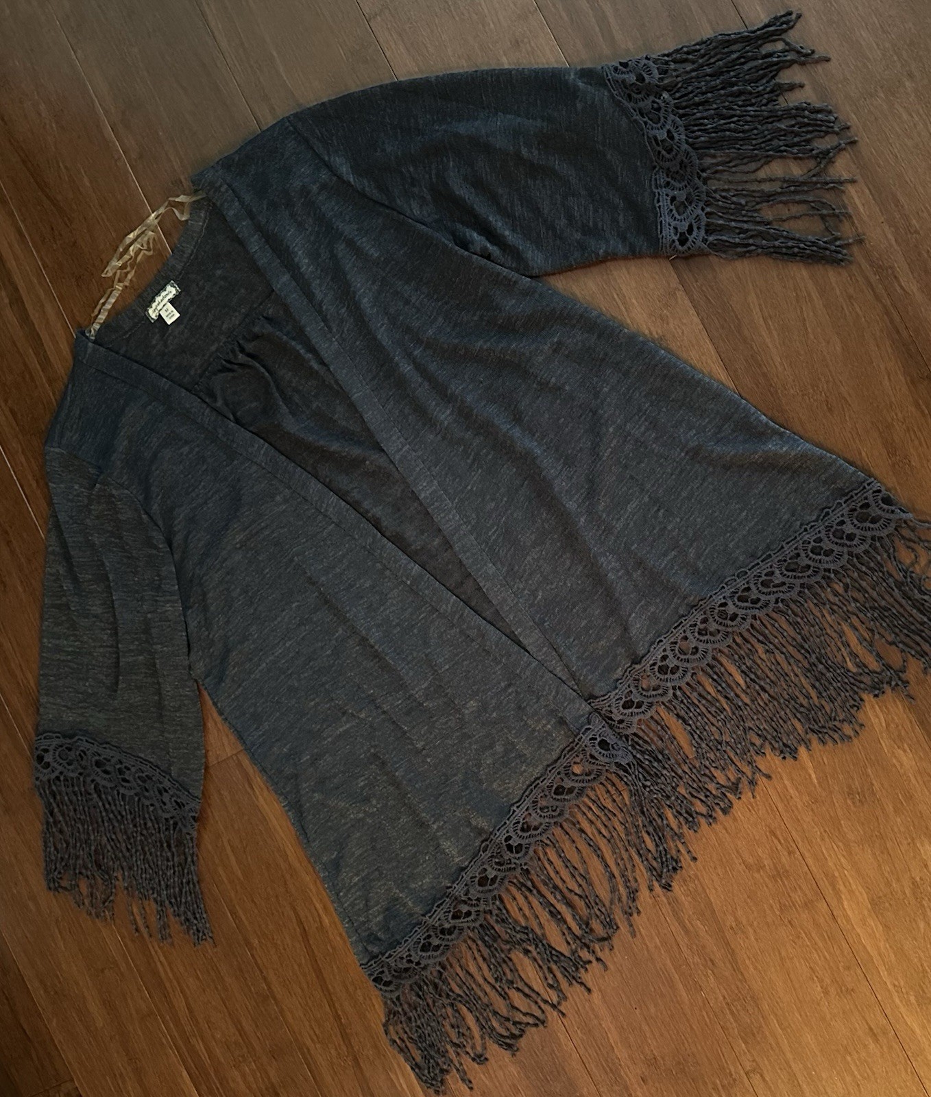 Vintage Eyeshadow Kimono; Dark Gray W/Lace & Fringe Sleeves & Hem; Size Medium