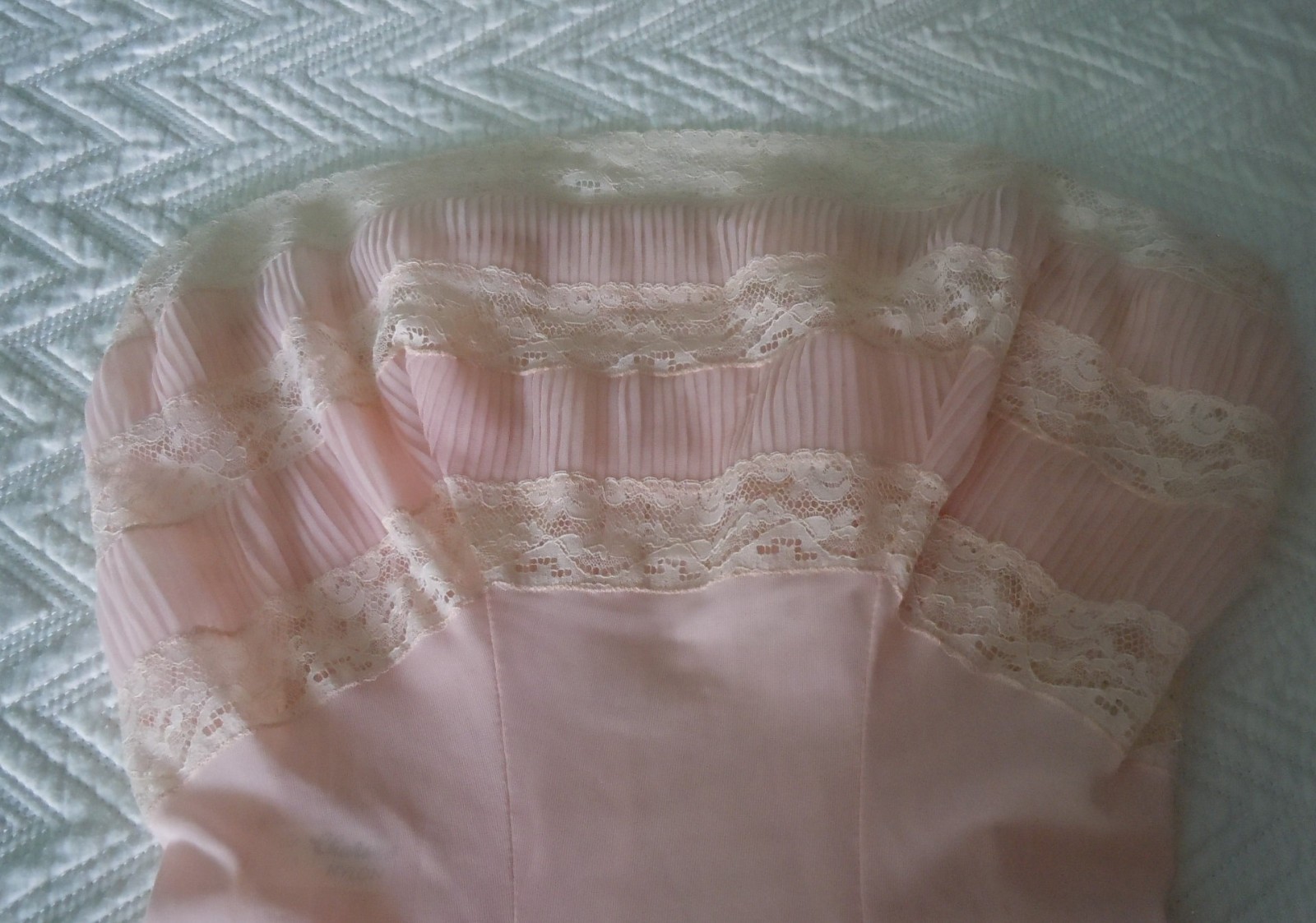 Vintage Charmor Full Pink Nylon Slip w Bandeau Neckline, Pleated Bodice & Hem 42