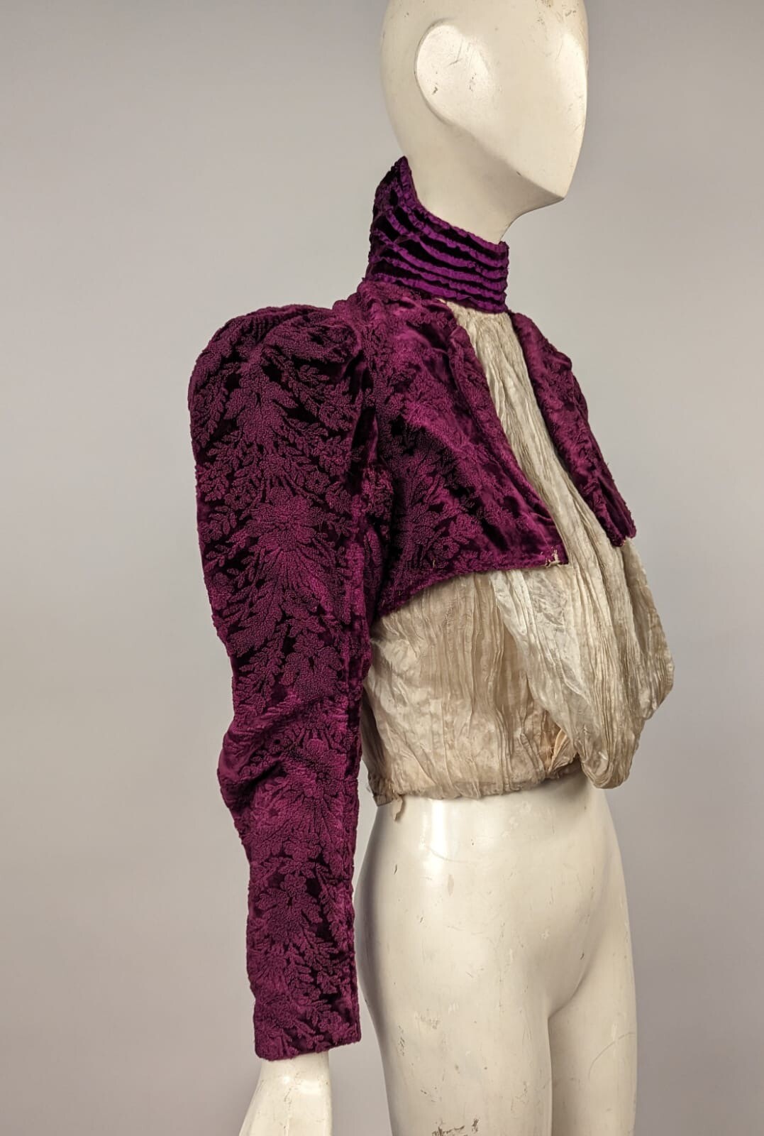 VICTORIAN 1890’S EMBROIDERED VELVET JACKET W SEVERELY HIGH COLLAR 