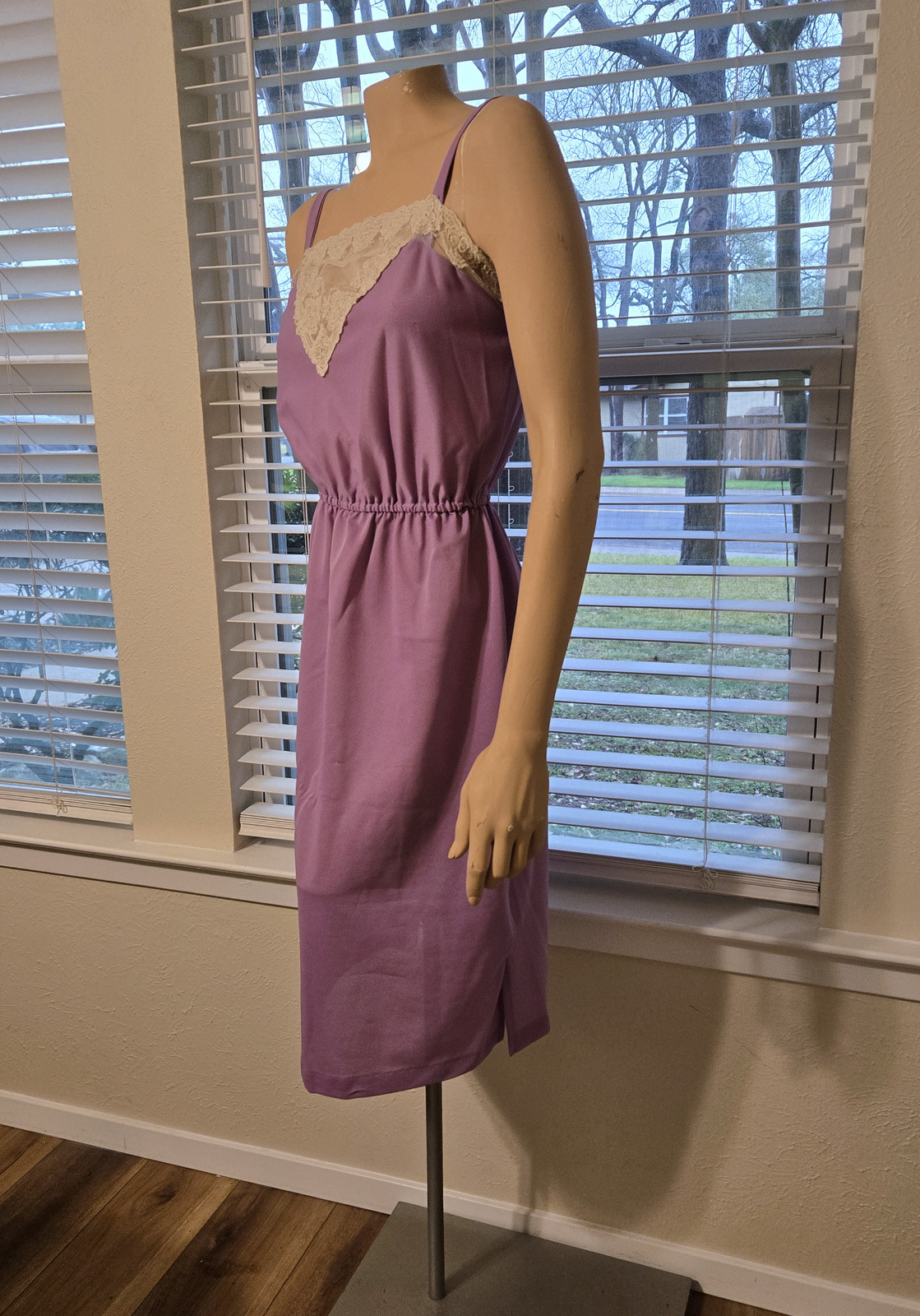 VTG 80’s purple lavender poly dress marked 9/10, today’s size M/6