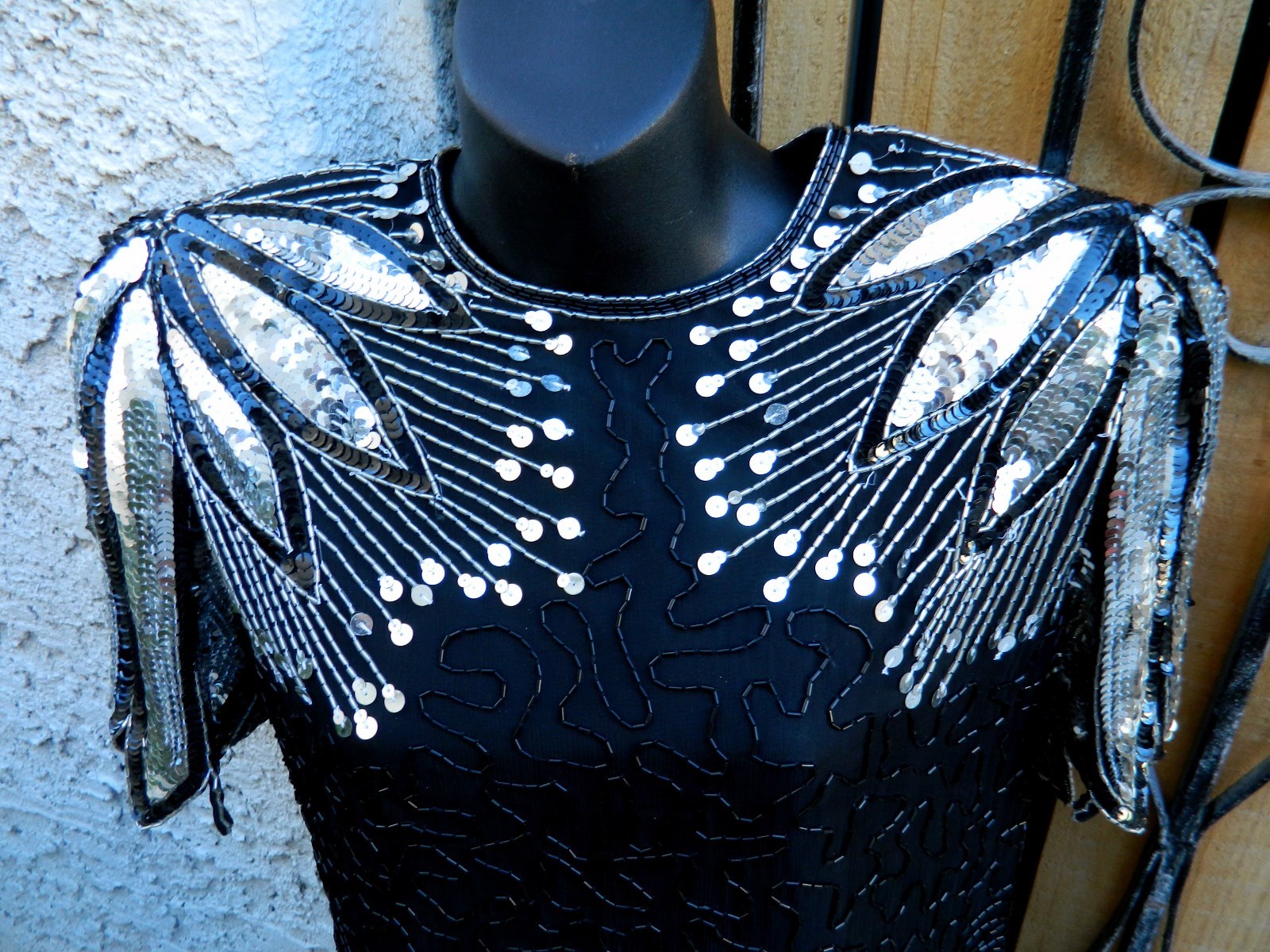 LAURENCE KAZAR VINTAGE TOP SZ M BLACK SILVER SEQUINS BEADS SHORT SLEEVE