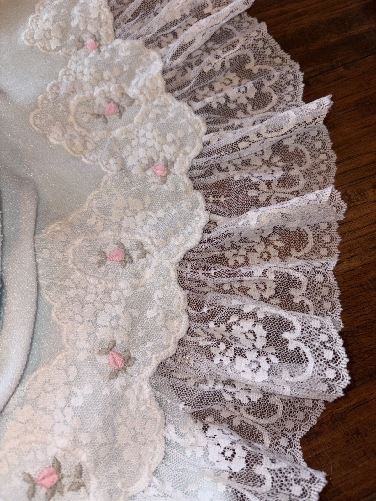 Vintage Vanity Fair Soft Sea Foam Embroidered Robe Ruffled Trim Belt Pockets M