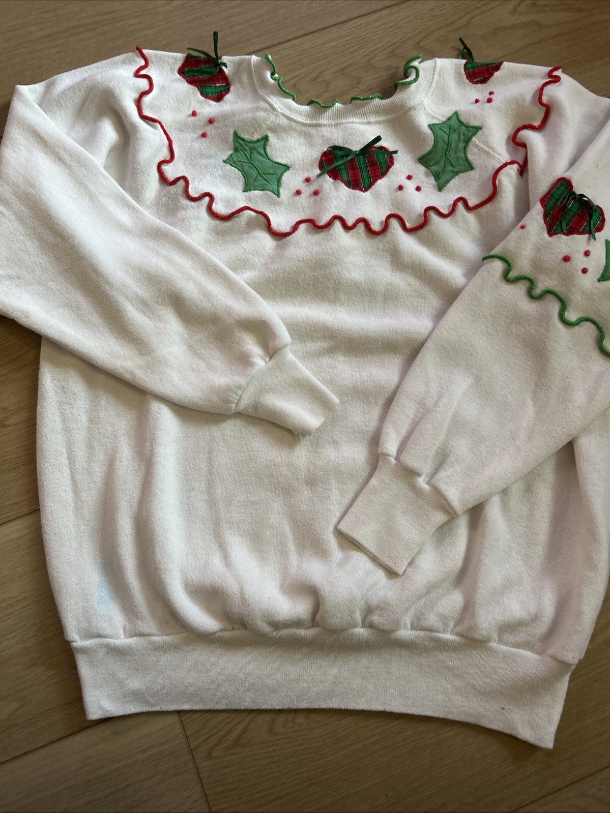 Vtg 80s Pannill Women’s XL Holly Holiday Christmas Raglan embroidered sweatshirt