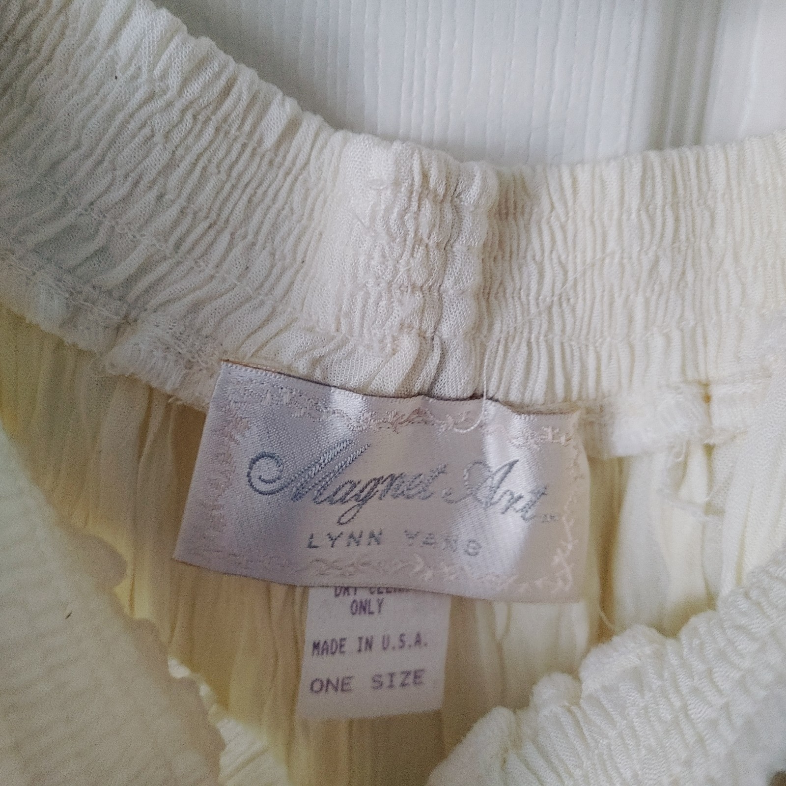 Magnet Art Lynn Yang Ivory White Crinkle Skirt with Applique Detail One Size