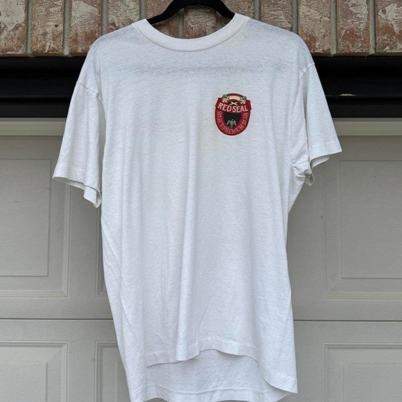 WHITE VINTAGE SCREEN STARS „RED SEAL” GRAPHIC TEE