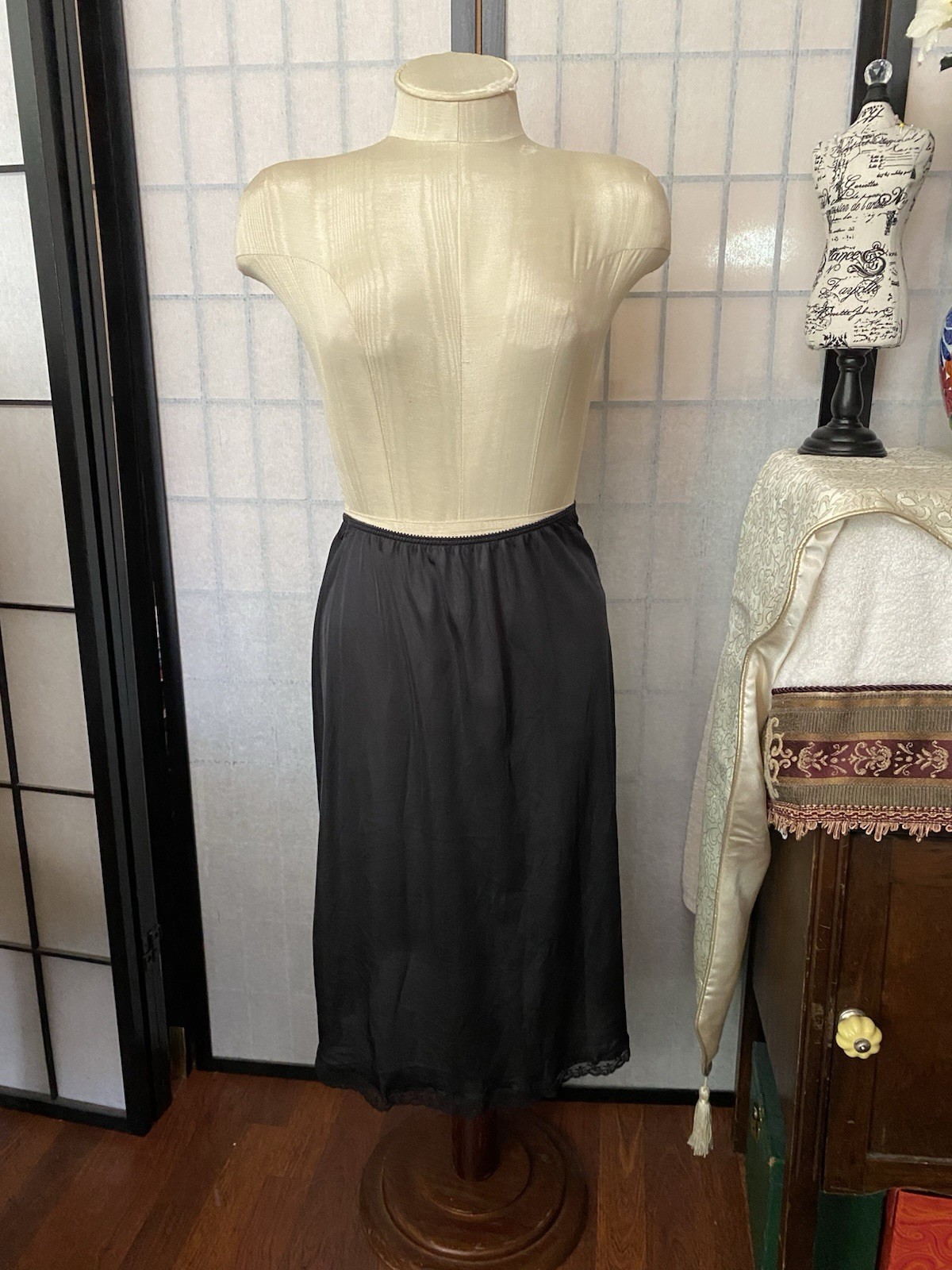 Warner’s VTG 70’s Women S Half Slip Black Nylon Antron III Made In USA