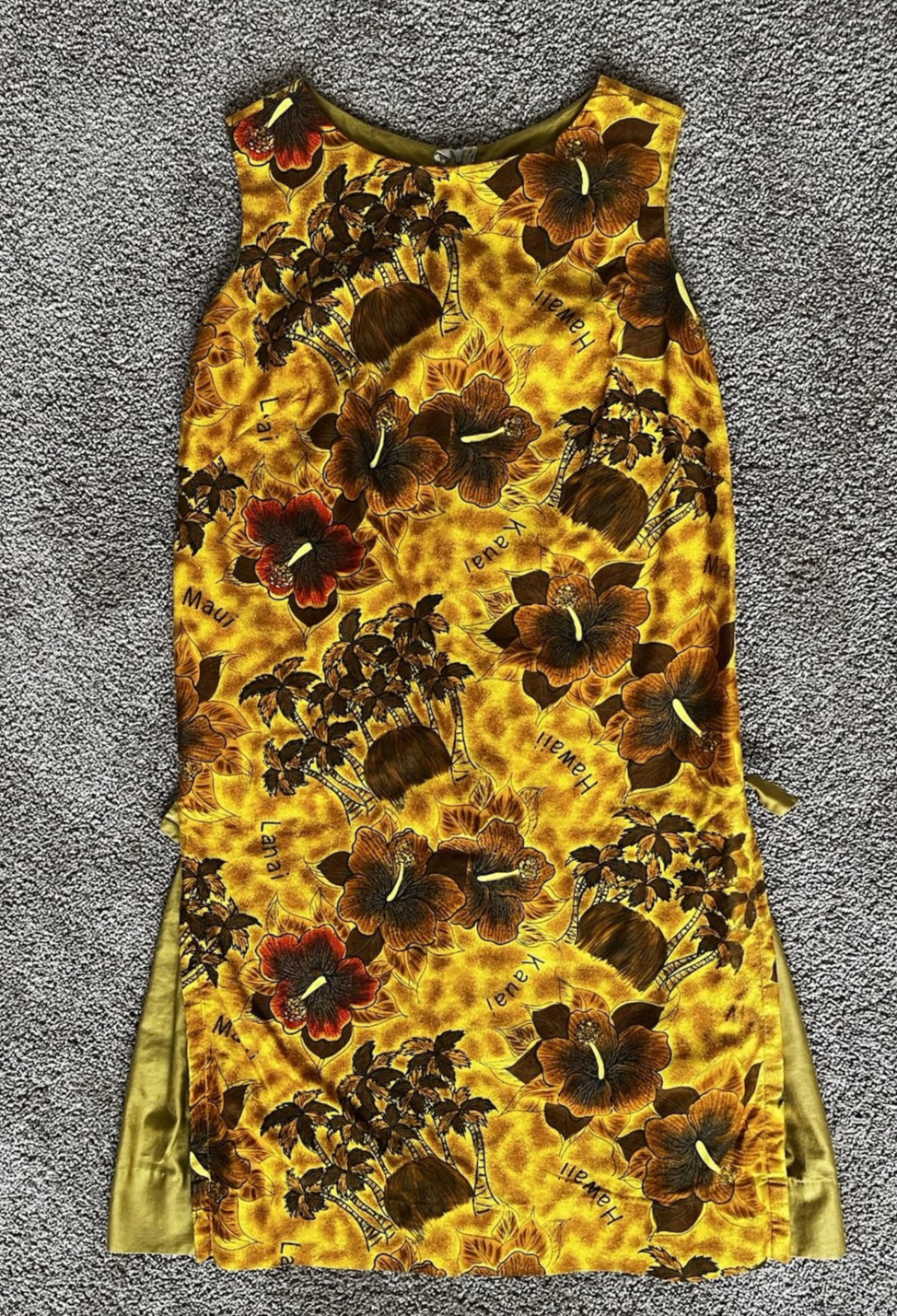 Vtg 60/70s Royal Hawaiian Aloha Hawaii Gold/Brown Floral Print Dress-36″ Chest