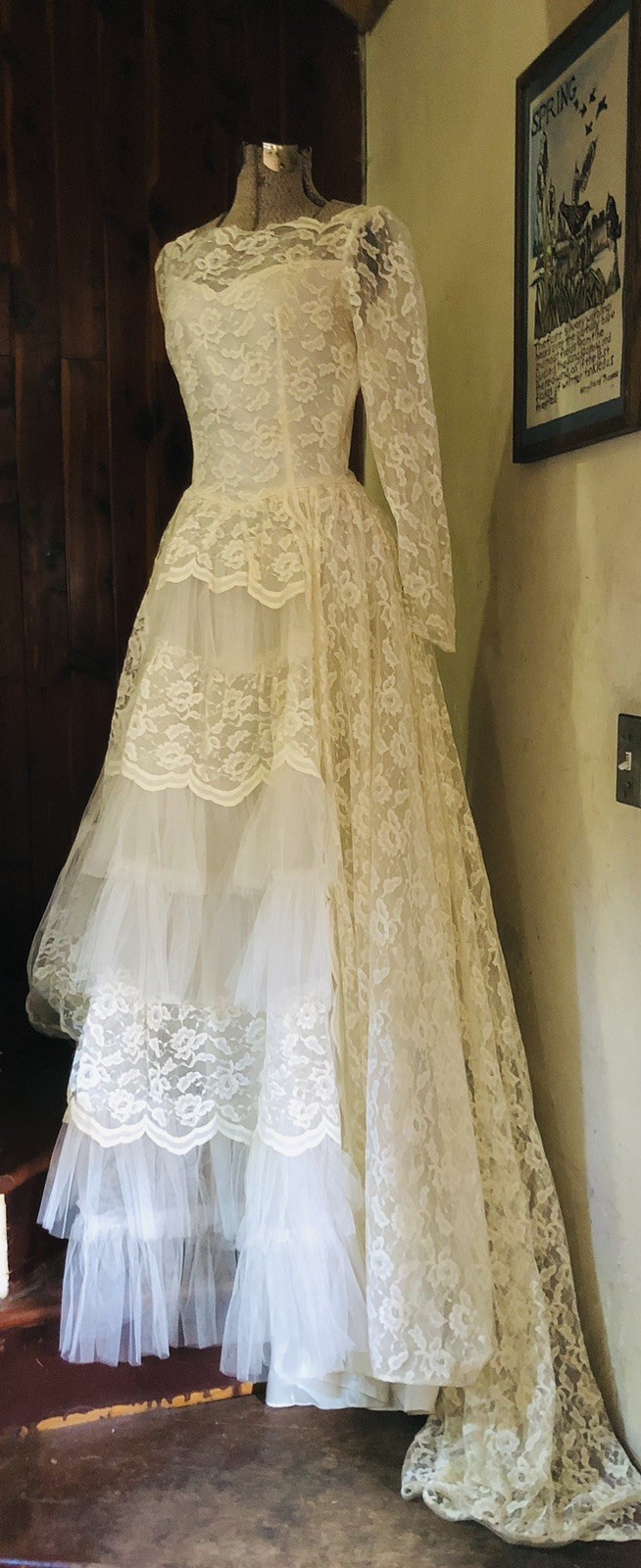 Vintage 1950’s Lace And Tulle Crème Puff Wedding Gown Dress 34-26-60