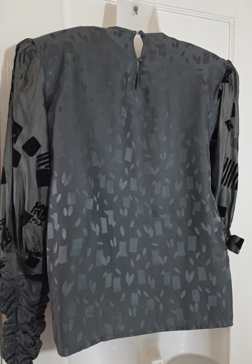 Vtg BELLINO Paris Mode 1980’s Gray Silk BLOUSE, Size 4, Beaded, Shoulder Pads