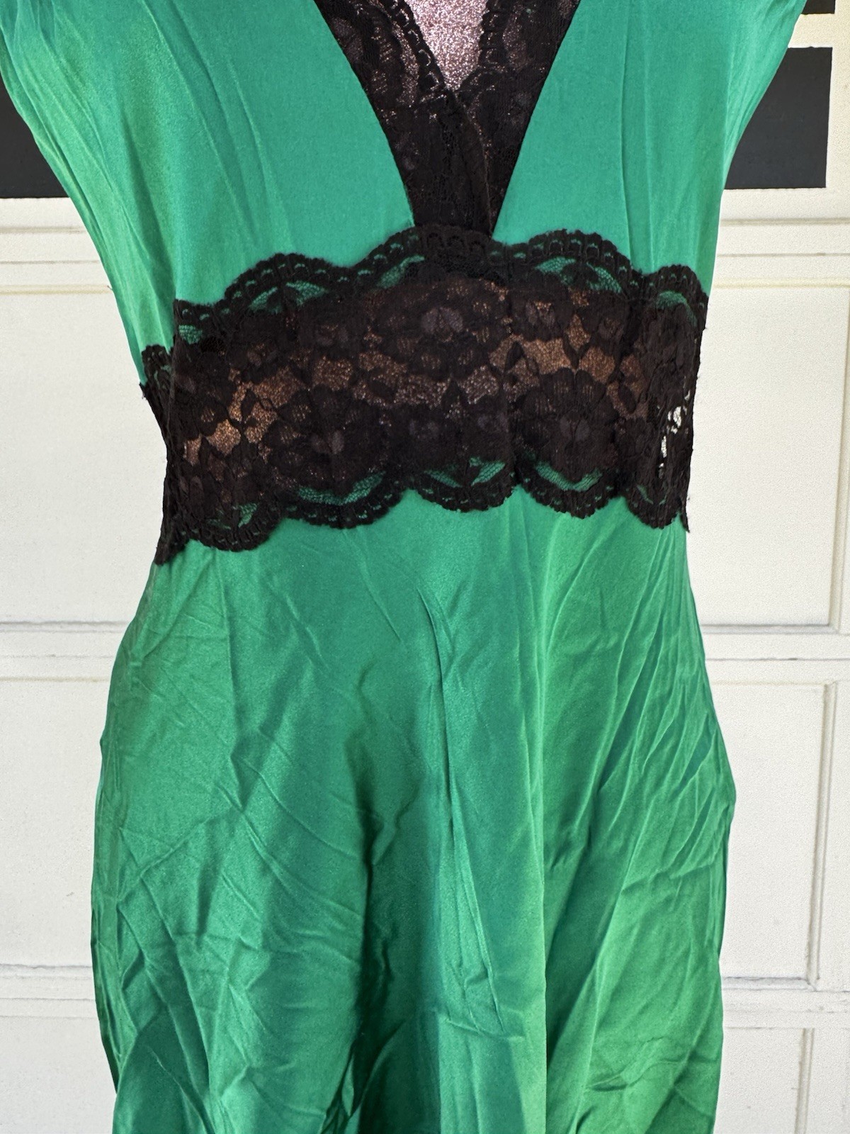 VTG Searle Silk Cap Sleeve Slip Dress V Neck Lace Emerald Green Black 90s Y2K