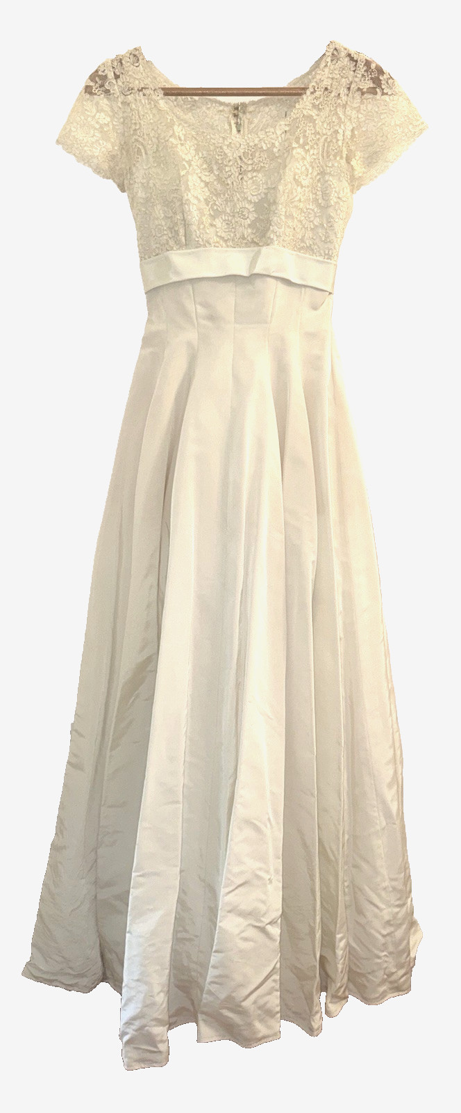 1960s Vtg Chantilly LACE SATIN WEDDING GOWN Petticoat VEIL Sz Small Saks 5th Ave